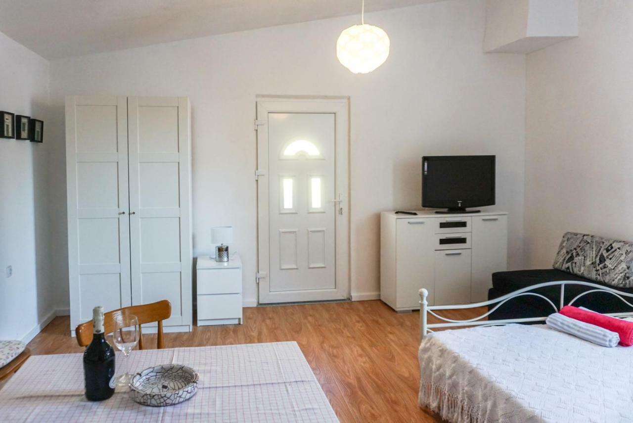 Sonja Apartment Premantura Esterno foto